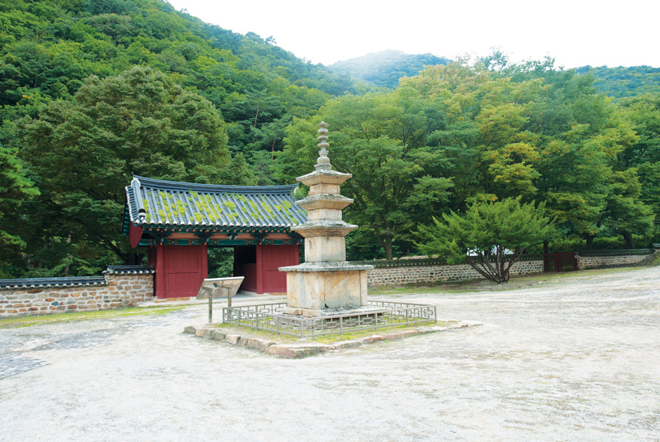 제천 신륵사 삼층석탑 두번째 사진