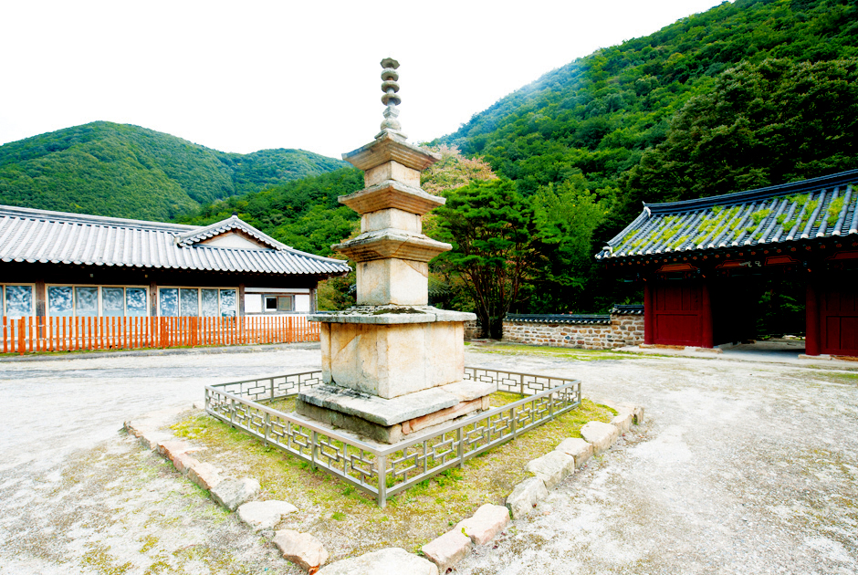 제천 신륵사 삼층석탑 첫번째 사진