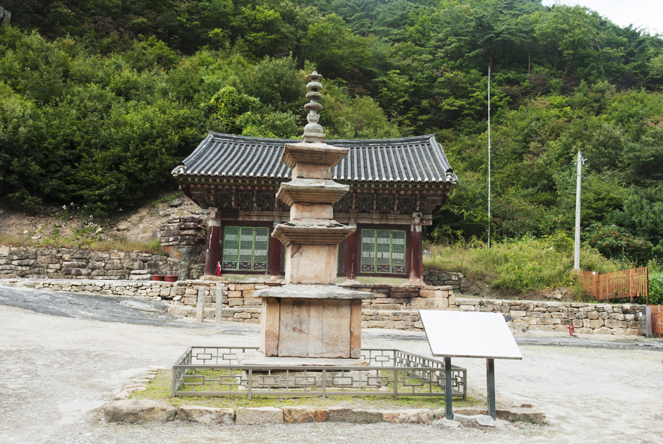 제천 신륵사 삼층석탑 서번째 사진