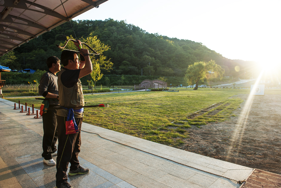 옥순정국궁장 이용하는 사람들의 모습1