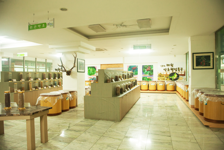 제천약초시장 에서 판매하고 있는 약초 사진2