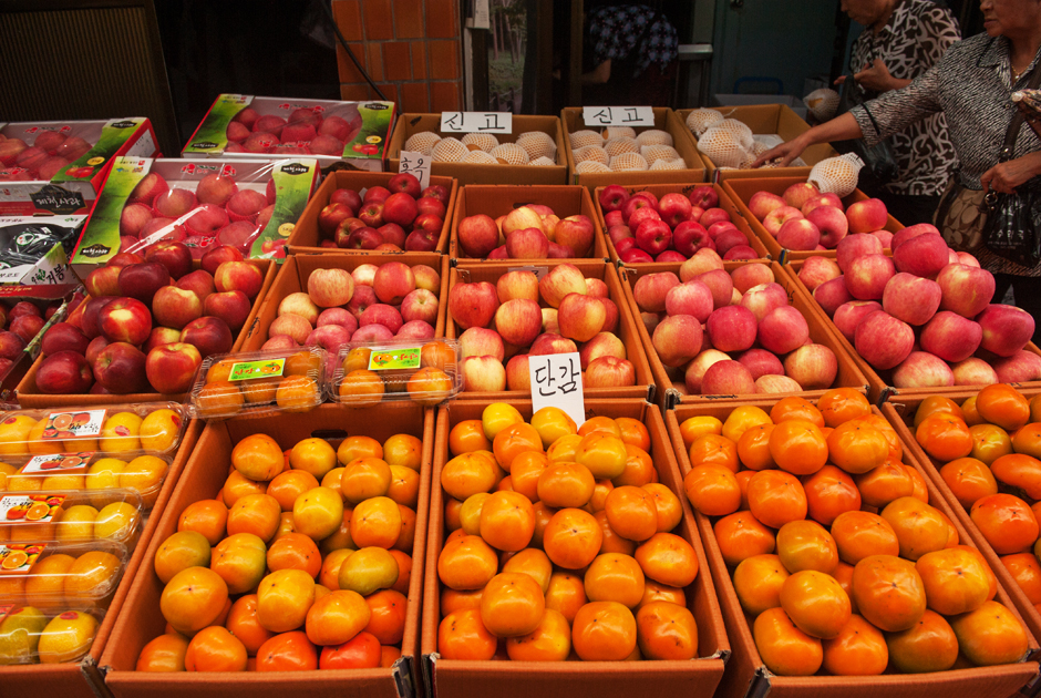 동문전통시장  각종 과일들