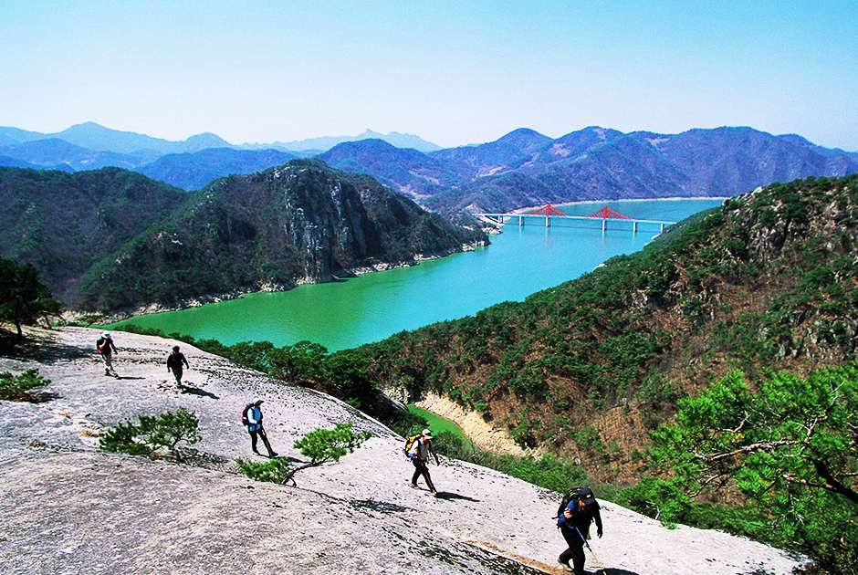 가은산 등산하는 사람들