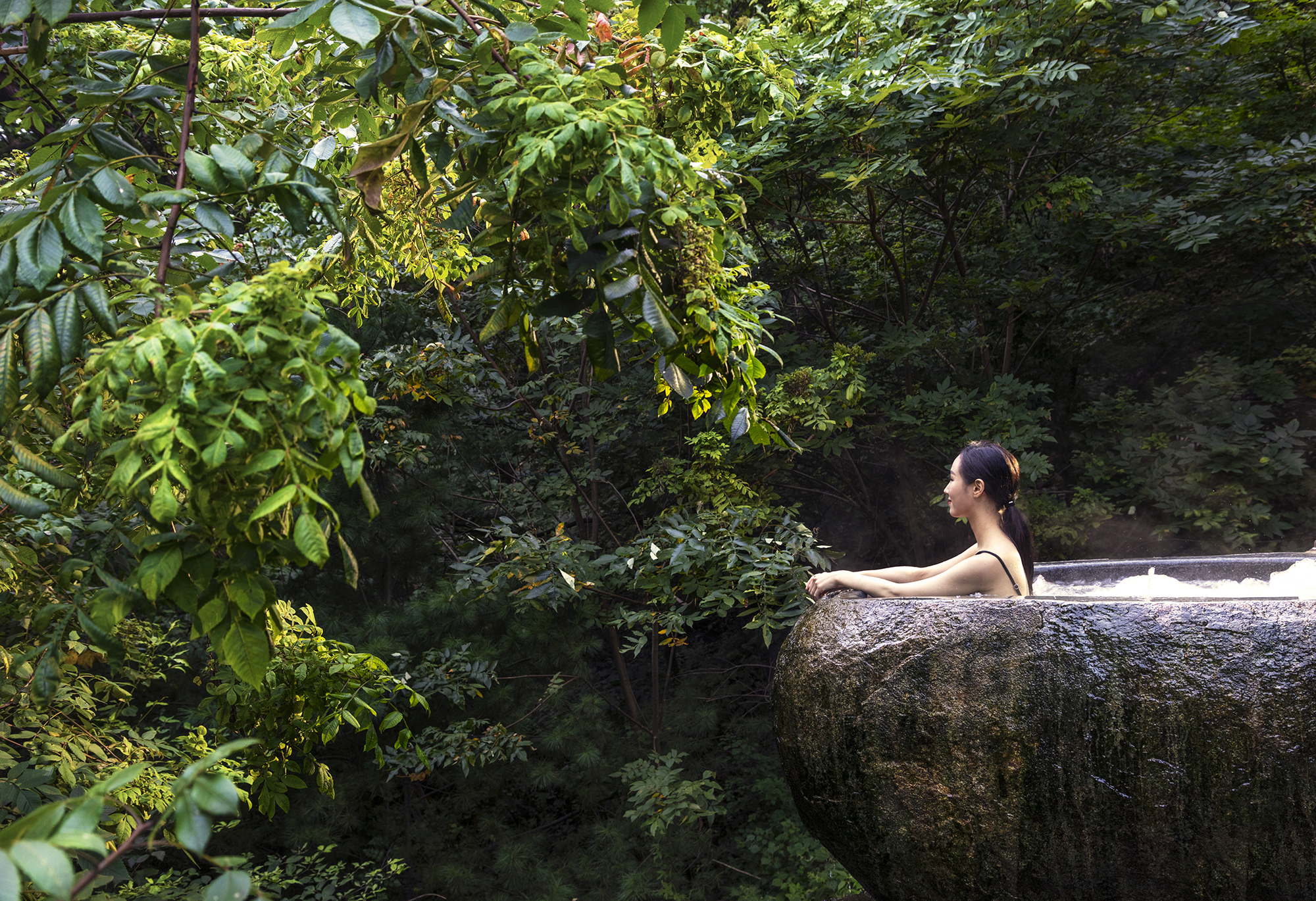 포레스트 리솜 휴양을 즐기는 여자 모습2