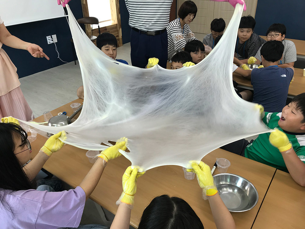 배론이시돌체험목장 체험하는 사람들의 모습