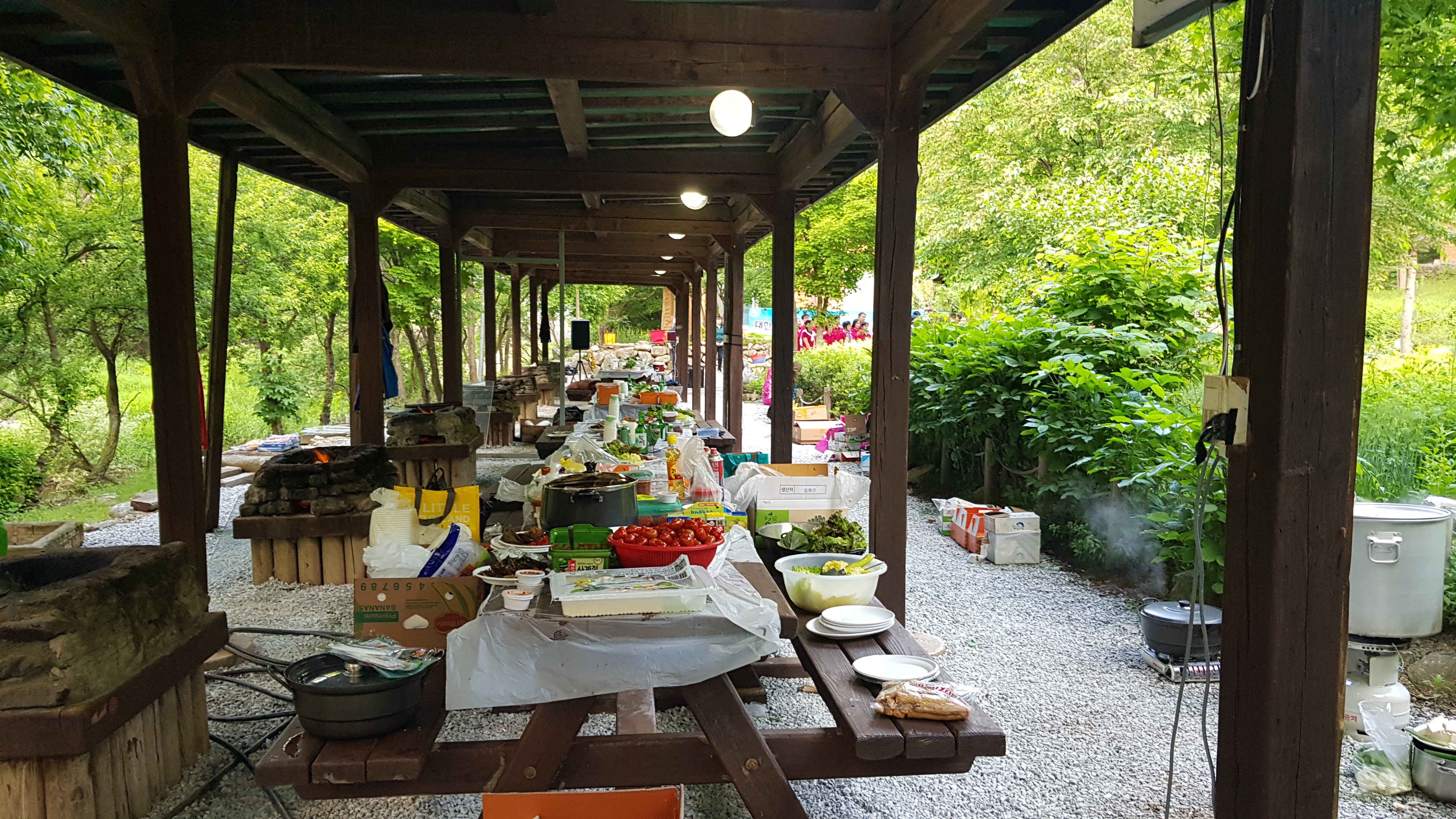 산채건강마을 외부 식탁 사진
